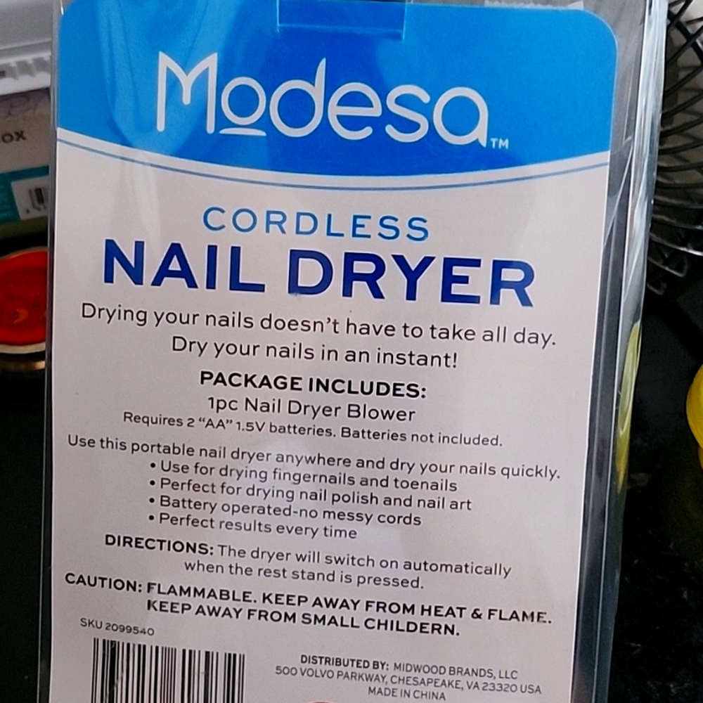 Cordless nail dryer